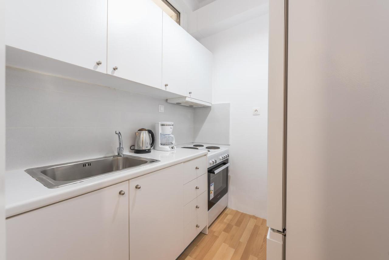 At Megaro Mousikis St Semi Basement 1bed 2 Pers *